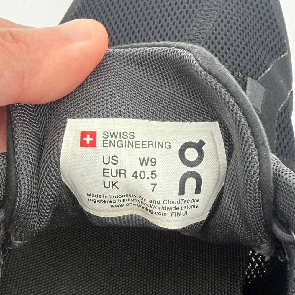 On Cloud 5 Womens Running Shoes Black White Sneakers W9 19.99511